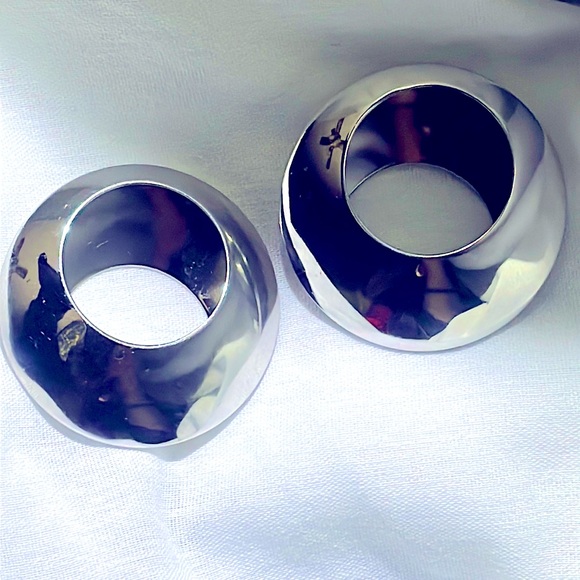 Vintage Silver Tone Chrome Stainless Steel Abstract UFO Post Earrings - Picture 3 of 6